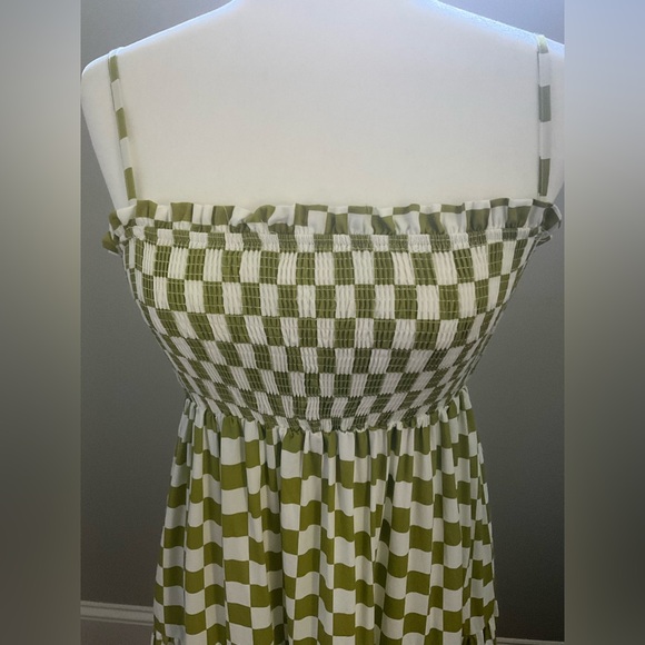 En Saison Smocked Midi Dress Checkerboard Green - Size Medium - Picture 7 of 9